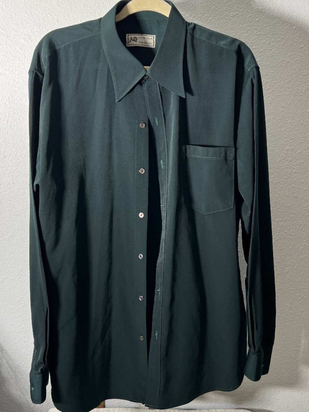AQ Custom Tailor in Osan Deep Green Long-Sleeve Button-Up SZ XL